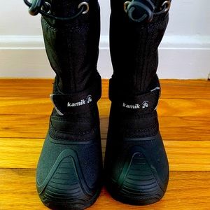 Boys size 9 winter boots